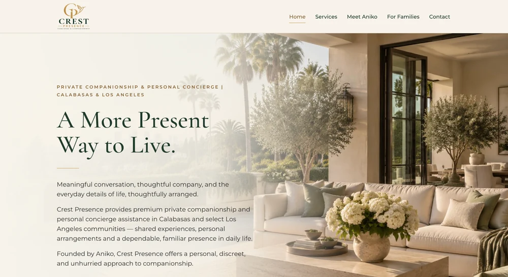 A Crest Presence weboldal nyitóoldala, zöld–arany arculattal